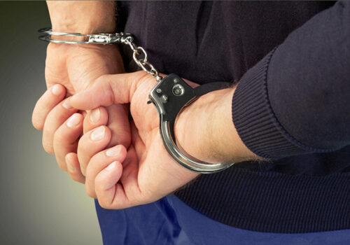 VIDEO// Alți doi indivizi au fost reținuți  în dosarul privind exploatarea sexuală a mai multor adolescente