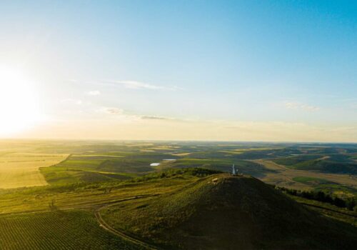 Movila Măgurii – Cel Mai Mare Tumul din Republica Moldova Strălucește în Raionul Ungheni