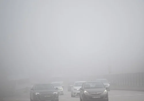 Atenție șoferi! În unele localități se circulă în condiții de ceață densă