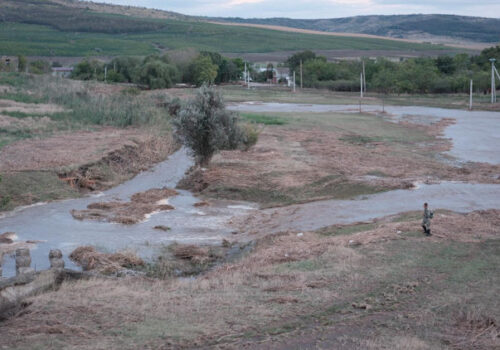 Stare de uregnță în raionul Leova. Digurile a două bazine de acumulare  au cedat