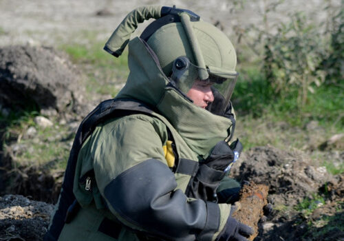 Puhoaile formate în urma ploilor abundente au scos la suprafață o bombă la Căușeni