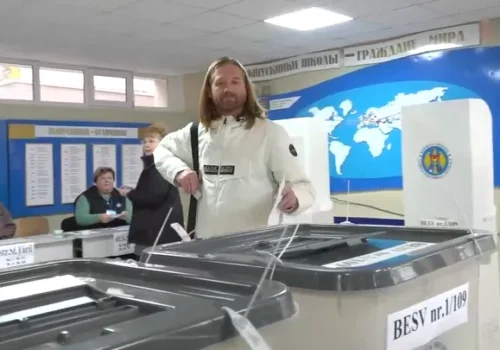 Membrul trupei Bi-2, Max Lakmus, a votat pentru prima dată în Moldova