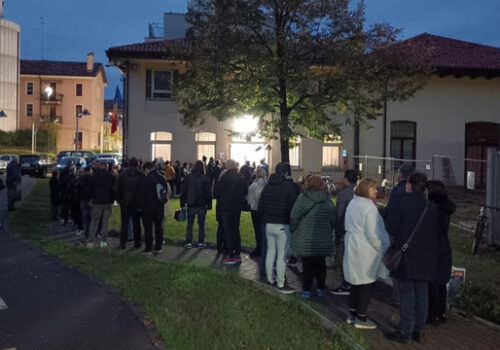 FOTO// Până la ora 12:00, peste 50.000 de cetățeni din diasporă au votat