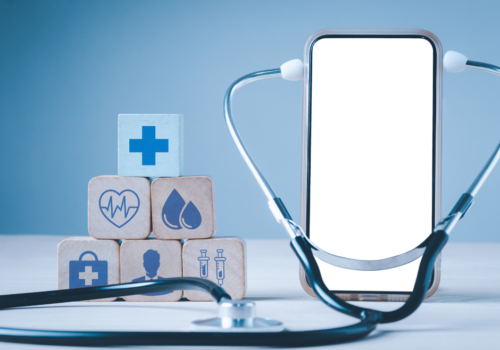 Doi tineri din Moldova, premiați pentru crearea unei aplicații de diagnostic medical