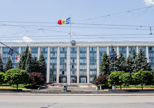 Guvernul scoate la concurs 150 de funcții vacante