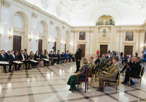 Distincții regale acordate în Sala Tronului: recunoașteri ale loialității și excelenței