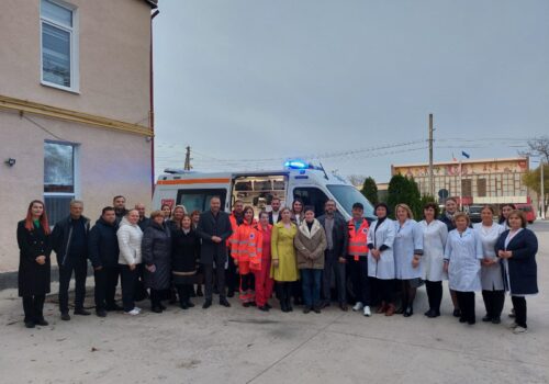 FOTO // Ambulanță modernă pentru PAMU Costești, achiziționată cu suport european