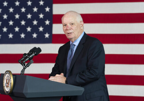 Un senator american  îndeamnă Facebook și Google să oprească dezinformarea rusă în contextul alegerilor din Moldova