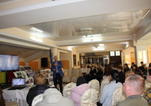 (FOTO) Expoziția „Situl arheologic de la Costești-Gârlea: 100 de ani de la descoperire” vernisată la Casa de Cultură din Costești