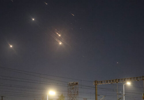 VIDEO// Atac masiv cu rachete lansat de Iran asupra Israelului: 500 de rachete, pierderi contestate