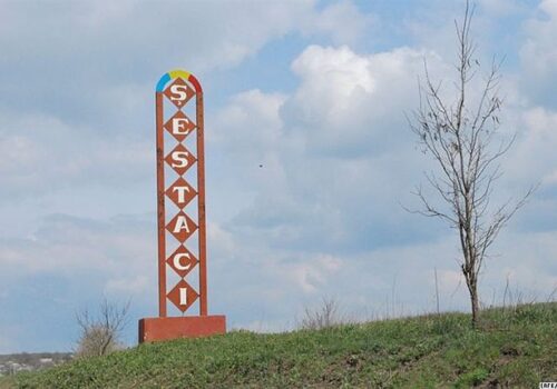 Consiliul Local Șestaci aprobă defrișarea a 35 de arbori în intravilanul satului