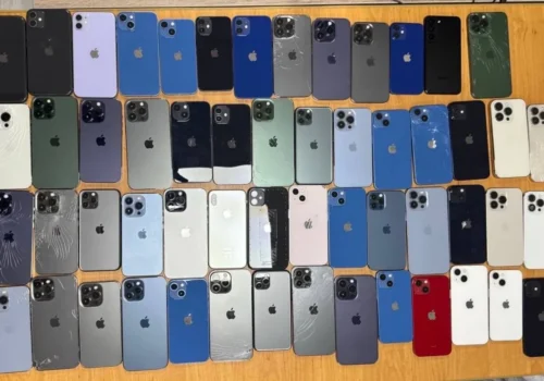 FOTO// Lot de iPhone-uri de contrabandă descoperit în Vama Leușeni