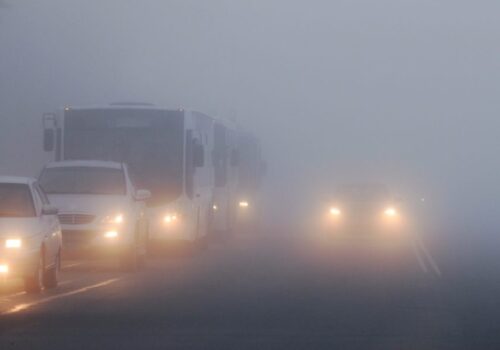 Șoferii sunt obligați să folosească faza scurtă a farurilor pe timp de zi, începând cu 1 noiembrie