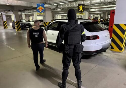 VIDEO// Administratorul unei firme de închirieri auto, reținut pentru delapidare de 1,3 milioane de lei