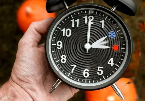 În weekend trecem la ora de iarnă