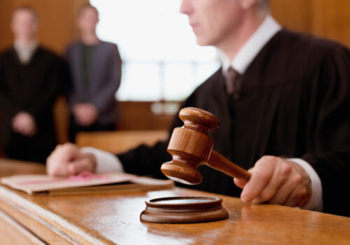 Amendă de zeci de mii de lei pentru că a lovit un inspector de mediu