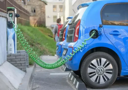 Tot mai mulți moldoveni optează pentru mijloace de transport „verde”