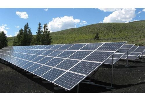 Trei moldoveni vor construi prima fabrică de panouri fotovoltaice din România