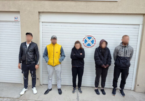 Tentativă de Incendiere a Sediului Comisiei Electorale Centrale și Automobilelor IGP Contracarată de Poliție: Cinci Suspecți Reținuți