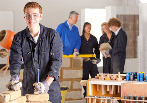 Tot mai mulți elevi  din Republica Moldova aleg învățământul dual