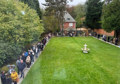 FOTO// Aglomerație la secțiile de votare din diaspora