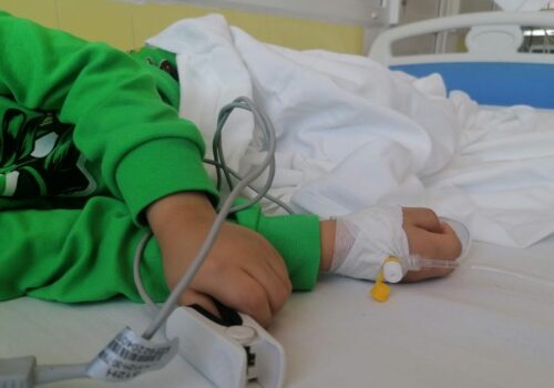 Un copil de patru ani din Dubăsari, internat după ce a înghițit 20 de pastile din geanta bunicii