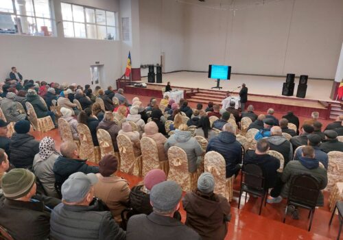 FOTO // Primarul din Costești, Ilie Ionas, și-a prezentat raportul anual: realizări și planuri pentru viitor