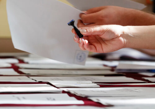 Biroul Electoral Central aprobă renumărarea voturilor până duminică la ora 22:00