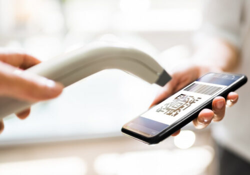 VIDEO// Permisul de conducere și certificatul de înmatriculare, disponibile acum în format digital prin aplicația EVO