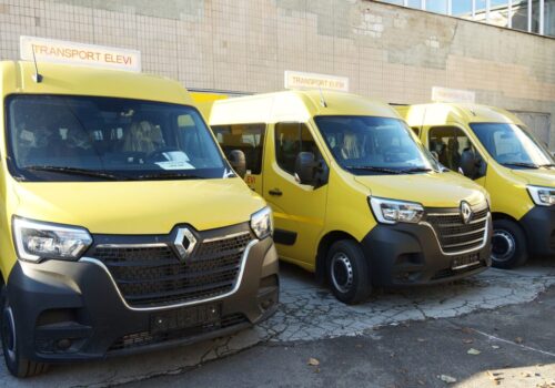 ALTE NOUĂ ȘCOLI DIN REPUBLICA MOLDOVA AU PRIMIT MICROBUZE DONATE DE ROMÂNIA