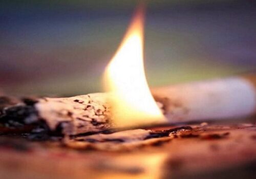 IMPRUDENȚA ÎN TIMPUL FUMATULUI FACE O VICTIMĂ ÎN IALOVENI: O FEMEIE DECEDATĂ ȘI UN BĂRBAT INTOXICAT CU MONOXID DE CARBON