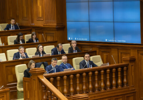 PARLAMENTUL A AUDIAT RAPORTUL DESPRE FRAUDELE ELECTORALE LA ALEGERILE PREZIDENȚIALE ȘI REFERENDUM