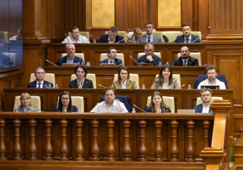 PARLAMENTUL RESPINGE MOȚIUNEA DE CENZURĂ ASUPRA GUVERNULUI RECEAN