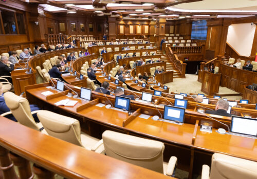 PARLAMENTUL APROBĂ ÎN PRIMA LECTURĂ PROIECTUL DE LEGE PENTRU REDUCEREA POVERII ADMINISTRATIVE ASUPRA MEDIULUI DE AFACERI