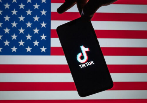 TIKTOK VA FI ELIMINAT DIN MAGAZINELE DE APLICAȚII APPLE ȘI GOOGLE ÎN STATELE UNITE