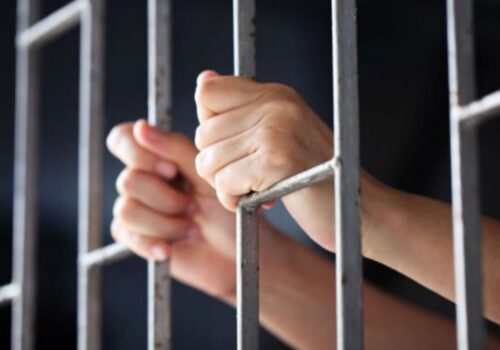 VIDEO// INTERPRETĂ DE MUZICĂ UȘOARĂ, ȘANTAJATĂ CU IMAGINI INTIME TRUCATE DE UN DEȚINUT DIN CRICOVA