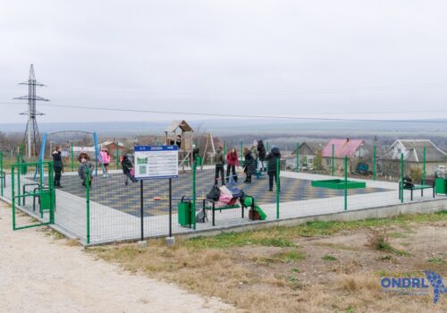 HĂNĂSENII NOI: TEREN DE JOACĂ MODERN ȘI CĂMIN CULTURAL RENOVAT