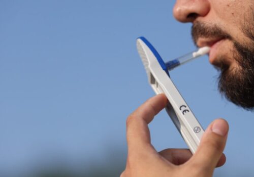 ȘOFERI DROGAȚI DEPISTAȚI ÎN HÂNCEȘTI ȘI STRĂȘENI: AMBII RISCĂ AMENZI URIAȘE SAU ÎNCHISOARE