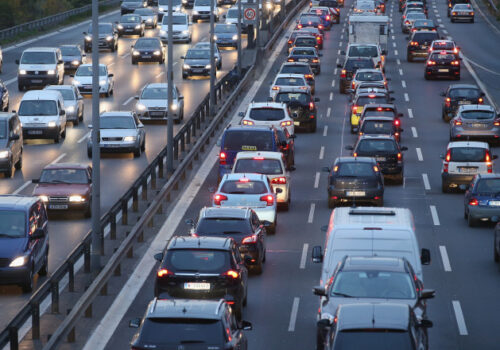 ATENȚIE, ȘOFERI! PE DRUMURILE DIN ȚARĂ CIRCULĂ MAȘINI INTELIGENTE PENTRU MONITORIZAREA ÎNCĂLCĂRILOR ÎN TRAFIC