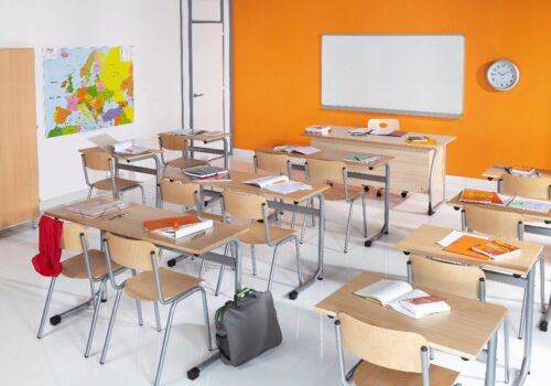 Școlile din Moldova pot accesa granturi de 36.000 de euro pentru implementarea metodelor inovative de predare