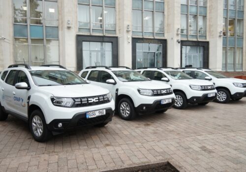 ȘAPTE DACIA DUSTER NOI, ÎN SPRIJINUL INCLUZIUNII: MINISTERUL EDUCAȚIEI ECHIPEAZĂ STRUCTURILE PSIHOPEDAGOGICE DIN 13 RAIOANE