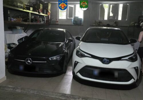 VIDEO// DOUĂ PERSOANE REȚINUTE ÎN DOSARUL DE CONTRABANDĂ CU MAȘINI DE LUX