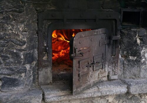 DOI PENSIONARI DIN TARACLIA ȘI DROCHIA AU MURIT INTOXICAȚI CU MONOXID DE CARBON DIN CAUZA SOBELOR SUPRAÎNCĂLZITE