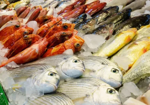 ÎȚI PLACE SĂ MĂNÂNCI PEȘTE? ATENȚIE ȘI LA RISCURILE ASUPRA SĂNĂTĂȚII!