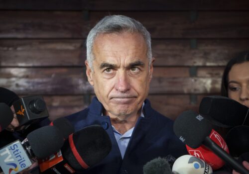 Finanțatorul lui Călin Georgescu, asaltat de mascați: Acuzații grave de spălare a banilor și coruperea alegătorilor