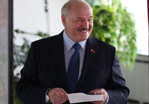 BELARUS: LUKAŞENKO ESTE PE CALE SĂ CÂŞTIGE AL ŞAPTELEA MANDAT, CU 87,6% DIN VOTURI, ARATĂ UN EXIT POLL