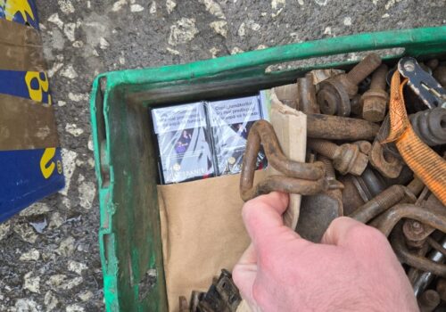 ȚIGĂRI ASCUNSE ÎN LĂZI CU MERE, DESCOPERITE ÎN PUNCTUL DE TRECERE A FRONTIEREI „COSTEȘTI”