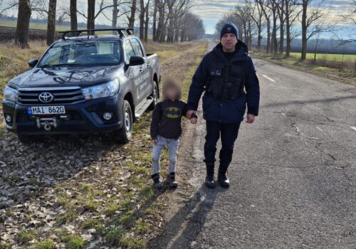 MINOR DE 6 ANI, DEZORIENTAT ÎN APROPIEREA FRONTIEREI, SALVAT DE POLIȚIȘTII DE FRONTIERĂ DE LA SPF LOPATNIC