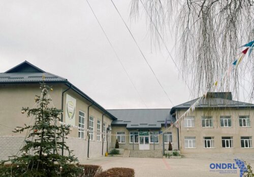 ACOPERIȘ NOU PENTRU GIMNAZIUL DIN IEZĂRENII VECHI, PRIN PROGRAMUL „SATUL EUROPEAN”