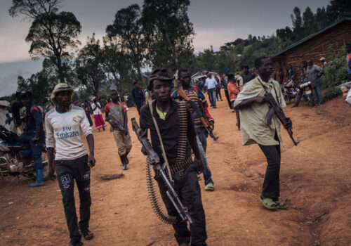 PROTESTATARI INCENDIAZĂ AMBASADE ÎN KINSHASA: TENSIUNI MAJORE ÎN REPUBLICA DEMOCRATĂ CONGO